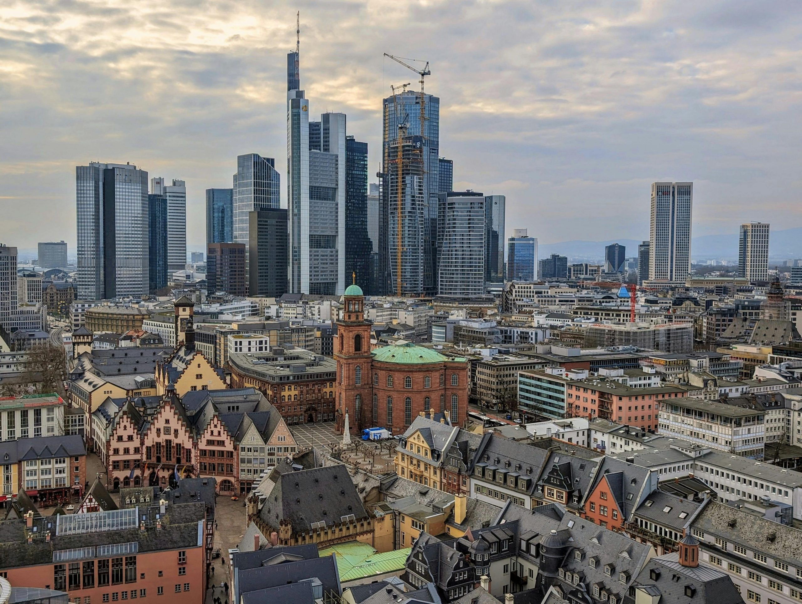 Frankfurt Skyline und Wohnlagen